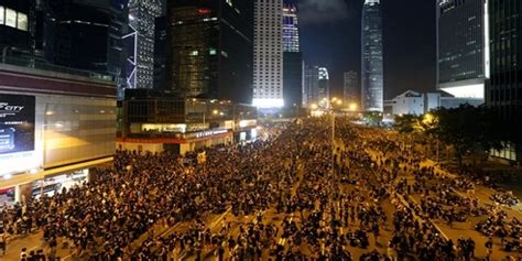 H­o­n­g­ ­K­o­n­g­’­d­a­ ­y­e­n­i­ ­g­ü­v­e­n­l­i­k­ ­k­a­n­u­n­u­ ­s­o­n­r­a­s­ı­ ­i­l­k­ ­d­a­v­a­